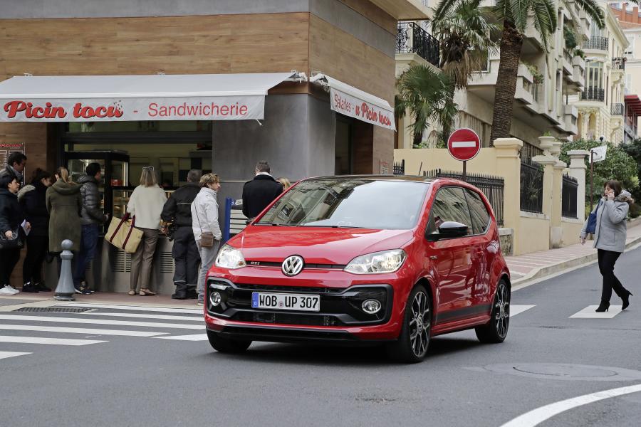  Volkswagen up! GTI 2018 года  (WW) (фото 35 из 41)